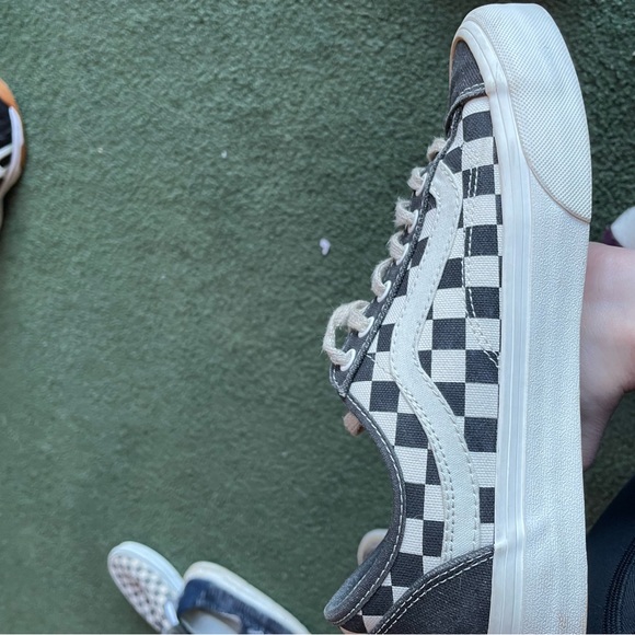 Checked vans - Picture 4 of 5